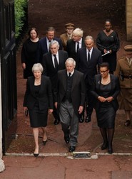 Foștii premieri ai Marii Britanii (rândul din față, de la stânga la dreapta) Theresa May, John Major, (rândul al doilea) Gordon Brown, Tony Blair, (rândul al treilea) David Cameron și Boris Johnson au sosit la Consiliul de Accedere. FOTO: Profimedia