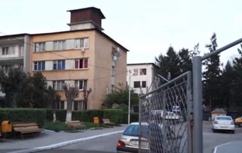 Un bărbat din Târgoviște s-a aruncat în gol de la fereastră, după ce fiul lui s-a înecat în mare