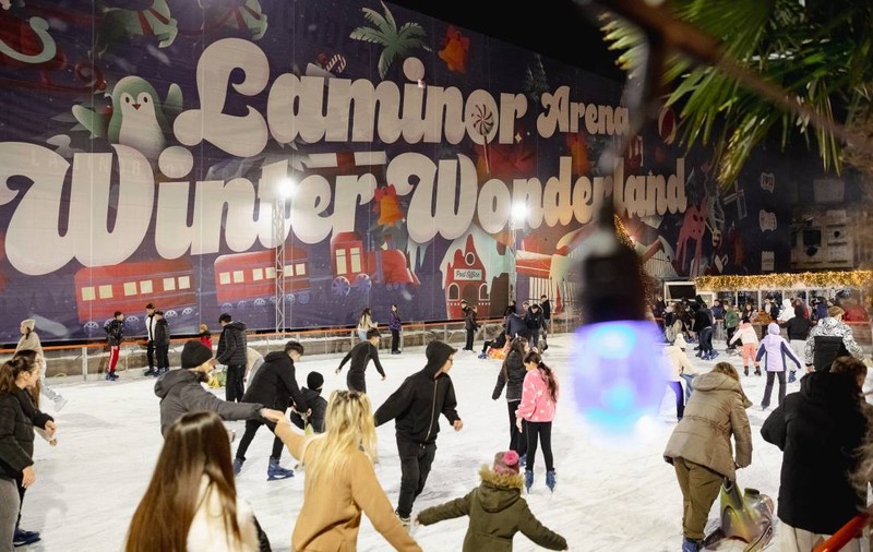 Cât costă biletul de intrare și închirierea patinelor la Târgul de Crăciun din București, de la Hala Laminor