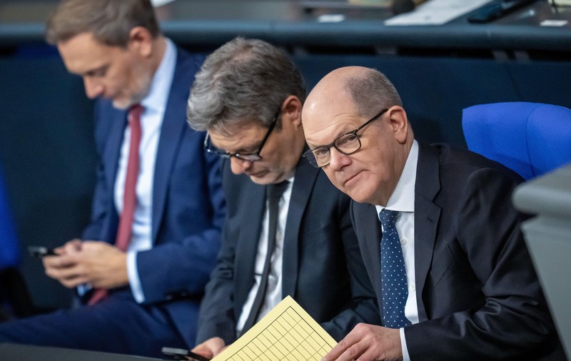 Coaliția „semafor" a lui Olaf Scholz, salvată in extremis. Liberalii au votat, cu 52%, să rămână la guvernare