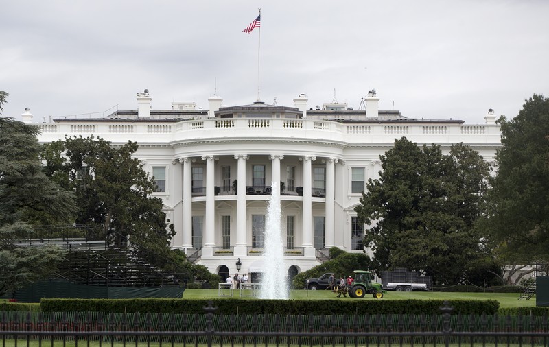 O mașină a intrat cu viteză în gardul Casei Albe de la Washington, șoferul a murit. Anunțul Secret Service