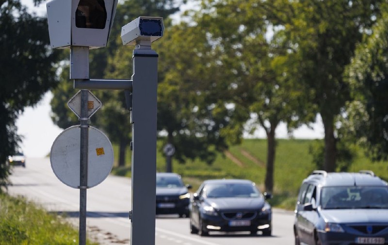 Un șofer a primit 16 amenzi în aceeași zi, pe aceeași stradă, pentru că a vrut benzină mai ieftină din Belgia