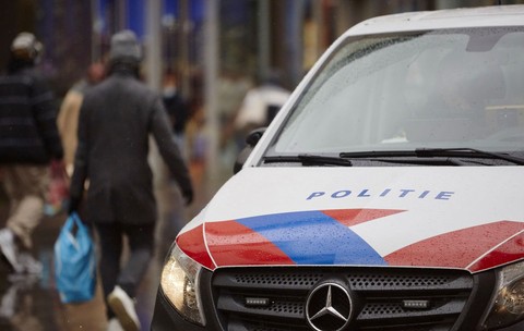 Români angajați la abatoare din Olanda, puși să plătească 320 de euro fiecare pentru un pat într-o cameră comună: „Chirie cu camătă”