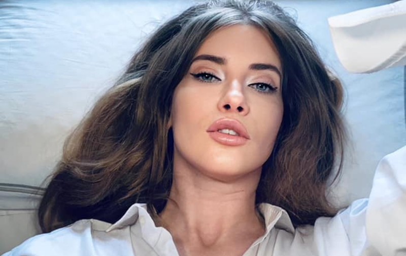 Scandal uriaș în showbiz. Ce postări de-ale Adelinei Pestrițu a publicat Iulia Albu pe contul său de Facebook: Are o criză de nervi
