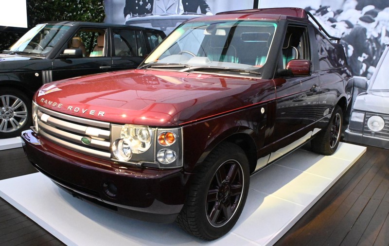 Jaguar Land Rover întrerupe livrările către SUA după tarifele anunțate de Trump