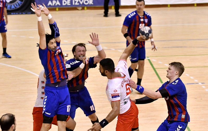 Dinamo a învins Steaua în primul meci al finalei Ligii Naţionale de handbal masculin