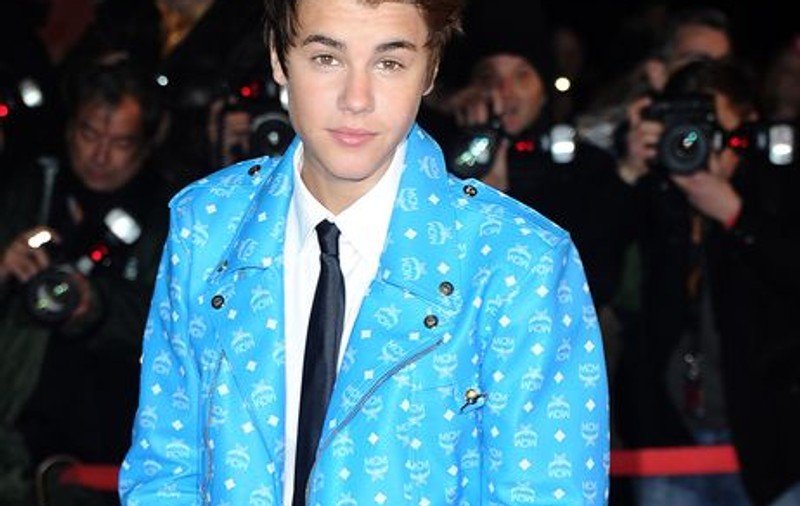 Justin Bieber a împlinit 18 ani. Ghici ce a primit cadou!
