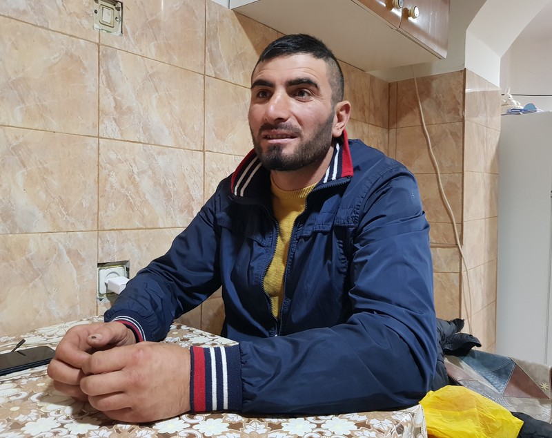 REPORTAJ. ZIUA CEA MAI LUNGĂ A LUI LAURENȚIU. Confundat cu unul dintre suspecții crimei de la Sibiu, încătușat și bătut, bărbatul din Dolj vrea acum să dea Poliția în judecată: „Mă împrumut de bani, dar nu-i las!”