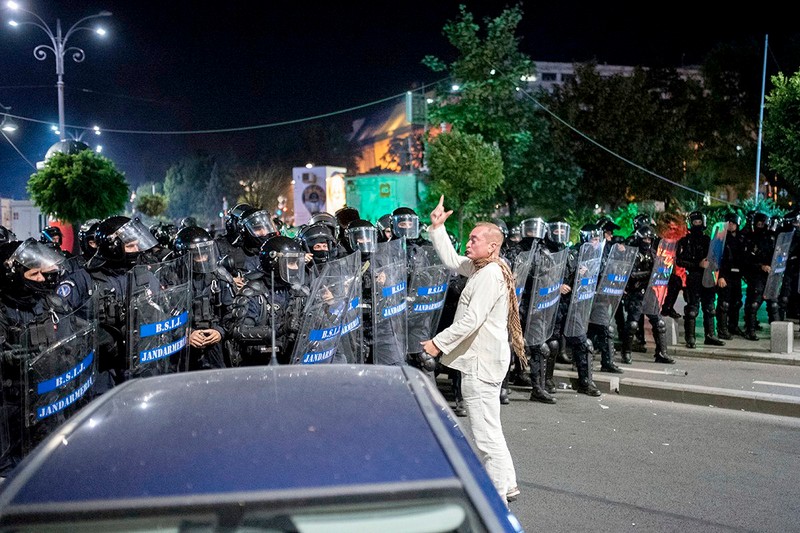 Colonelul Cătălin Paraschiv, “dirijorul” jandarmilor