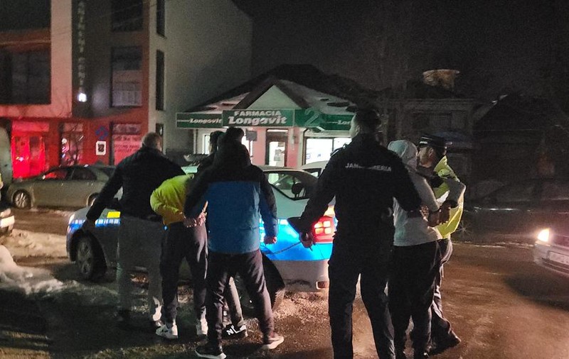 Doi tineri au evadat din arestul Poliției Vrancea. Au fost prinși după aproape trei ore de căutări