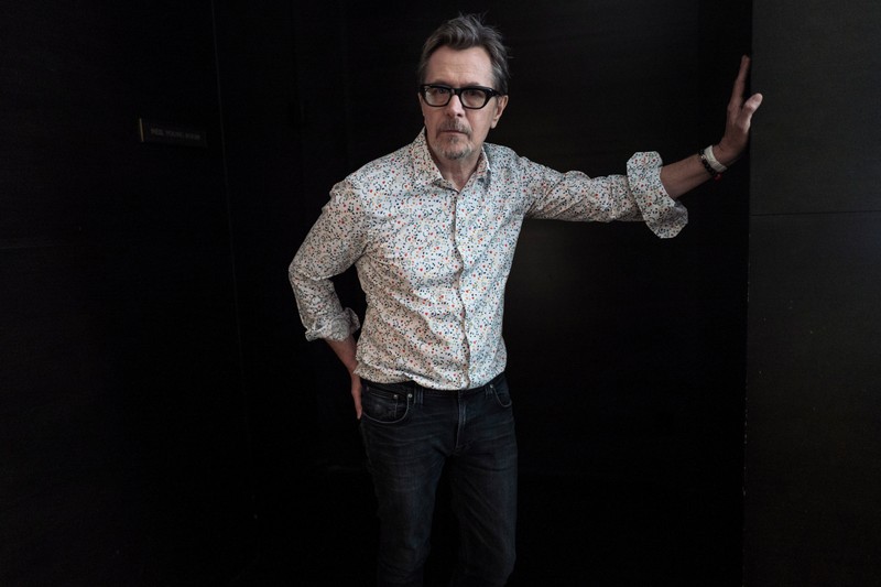 Gary Oldman a fost nominalizat la Oscarul pentru cel mai bun actor într-un rol principal pentru apariția în filmul „ Darkest Hour “. Pelicula, regizată de Joe Wright a primit pe 23 ianuarie, patru nominalizări la Oscar, printre care și pentru cel mai bun film.