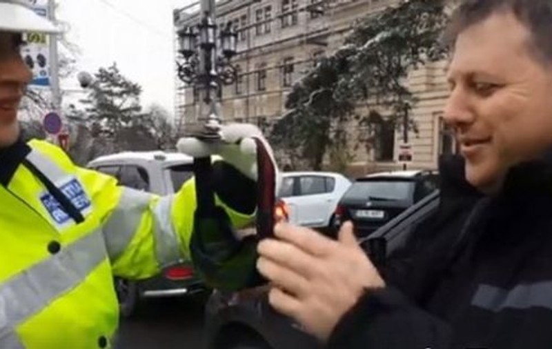 Polițiștii i-au oprit sâmbătă pe șoferii din Iași și le-au pus la ochi ochelari speciali. Care a fost efectul |VIDEO