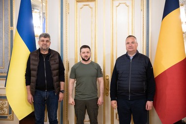 Președintele PSD, Marcel Ciolacu, și premierul Nicolae Ciucă se întâlnesc cu Volodimir Zelenski la Kiev, pe 26 aprilie 2022. Foto: Profimedia
