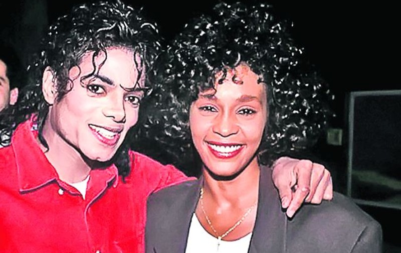 Presa Britanică: Michael Jackson s-a iubit pe ascuns cu Whitney Houston!
