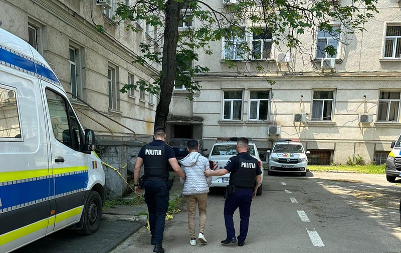 Cinci minori din Craiova au spart 22 de mașini în câteva ore. Unul dintre ei a fost arestat preventiv