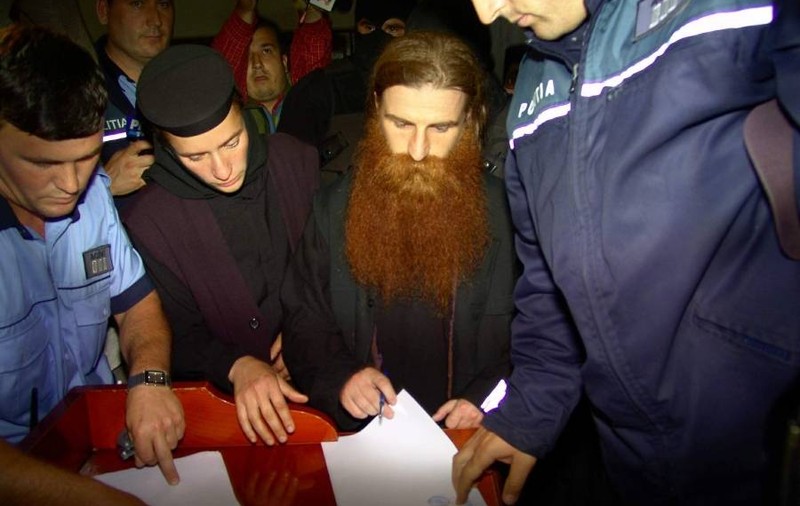 Fostul preot Corogeanu, condamnat după ce a ucis o femeie la mănăstirea Tanacu, eliberat condiționat