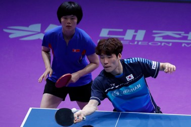 epa06901923 Cha Hyo-sim (L) of North Korea and Jang Woo-jin (R) of South Korea, compete against Chuqin Wang and Yingsha Sun of China during the mixed doubles finals gold medal match at the International Table Tennis Federation (ITTF) World Tour Platinum Korean Open in Daejeon, 160 kilometers south of Seoul, South Korea, 21 July 2018. EPA-EFE/JEON HEON-KYUN