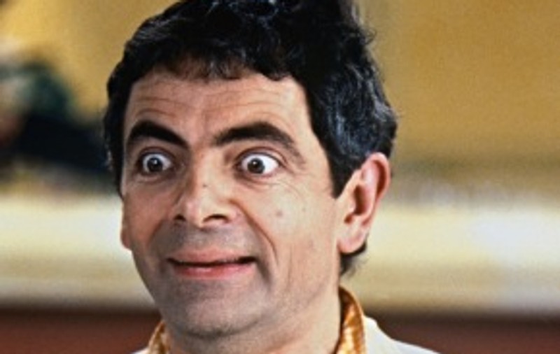 Mr. Bean şi-a buşit maşina de lux chiar în faţa casei!