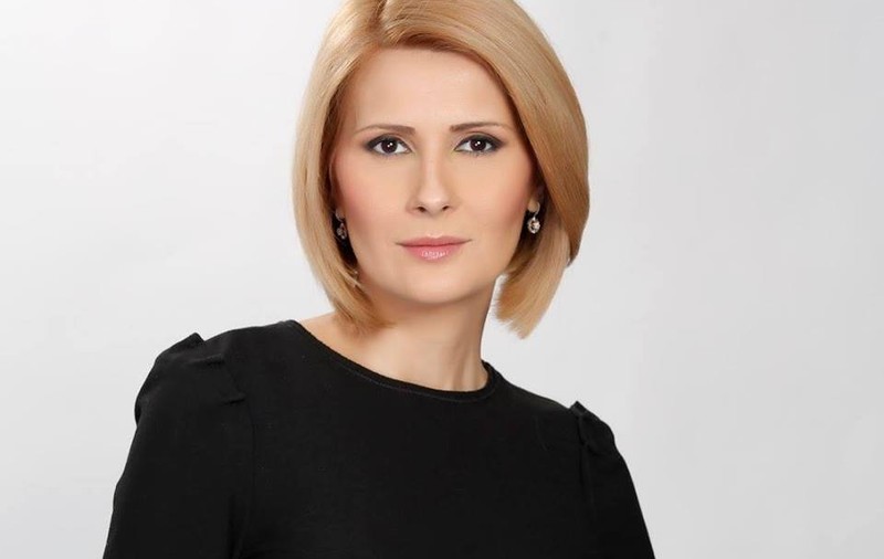 VIDEO EXCLUSIV/ Dependentă de creme! Sandra Stoicescu le cară după ea chiar dacă pleacă doar pentru o zi