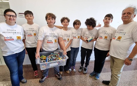 Șase copii de 13 ani din Brașov duc România la un campionat de robotică din Australia cu un proiect de arheologie high-tech