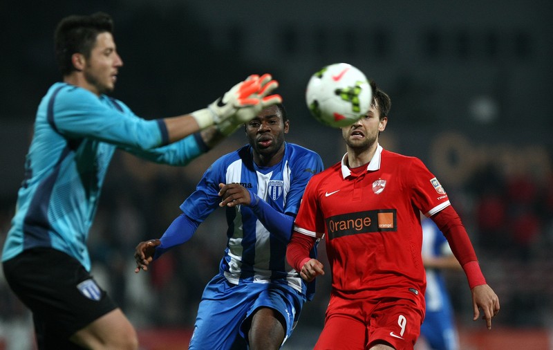 VIDEO / Liga I: FC Braşov - CS U Craiova 2-3. ^Seară de coşmar pentru portarul Iacob