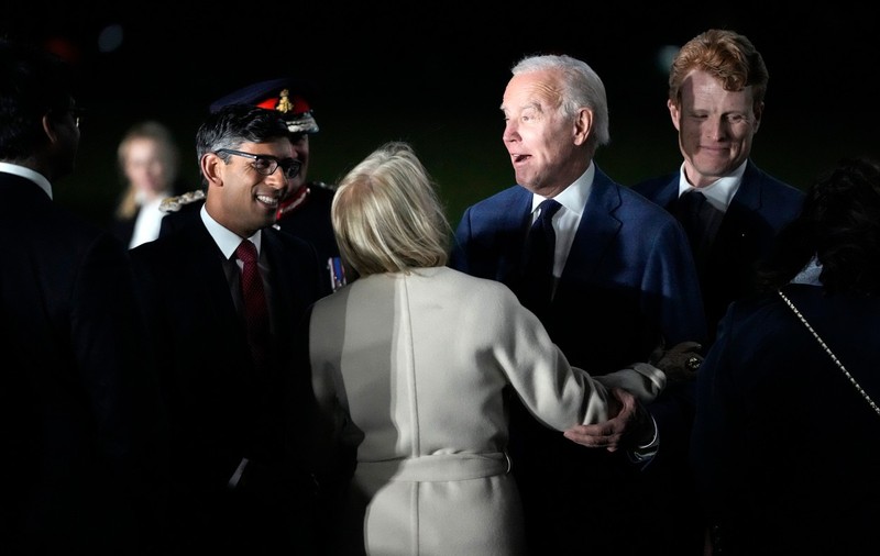 Joe Biden, vizită-fulger în Irlanda de Nord. Liderul american, întâmpinat la Belfast de Rishi Sunak
