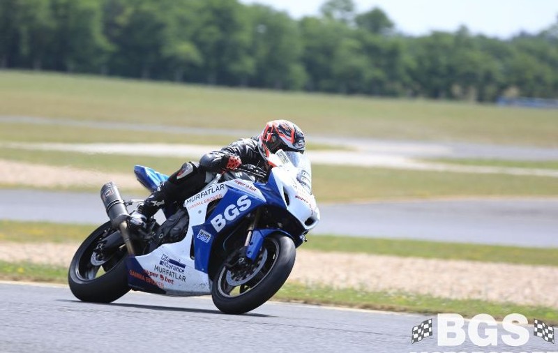 Pilotul BGS Ionuţ Mistode conduce în clasamanetul Campionatului Romanian Superbike
