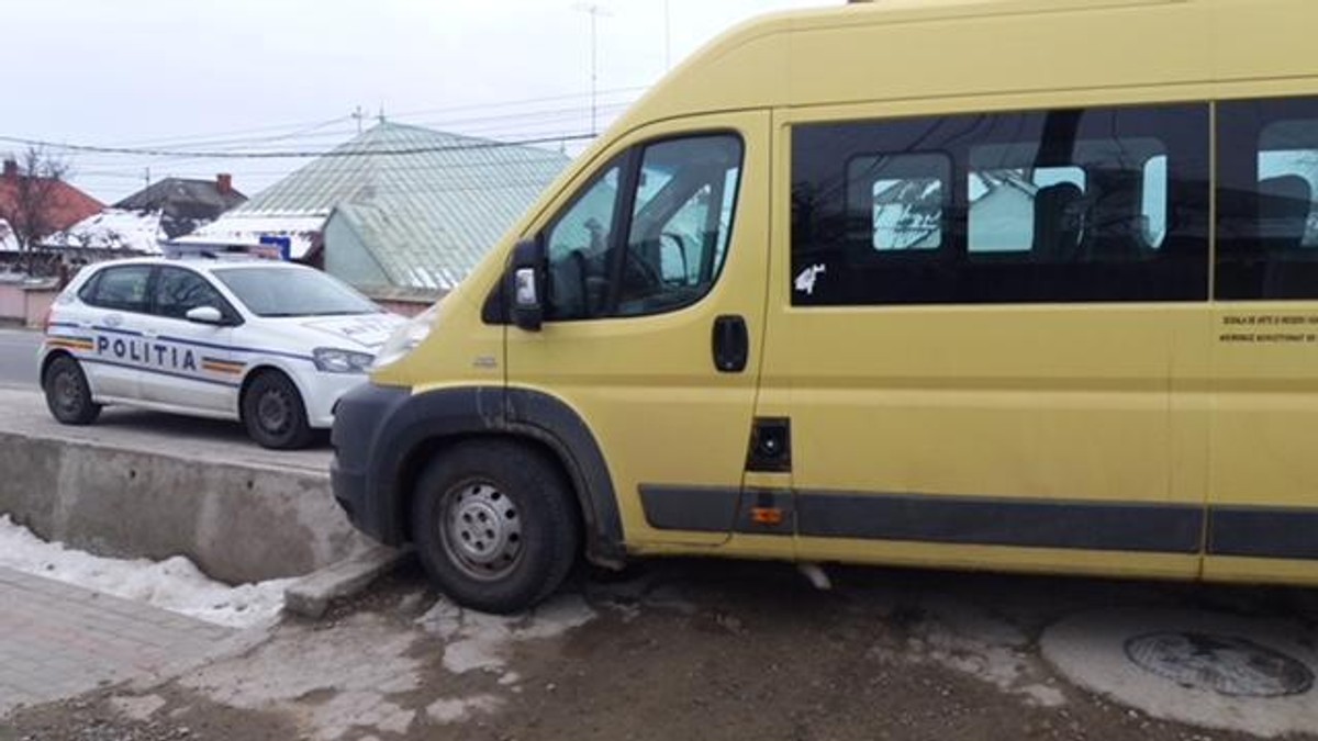 Șoferul de microbuz din Neamț care pipăia și săruta elevele, trimis la închisoare: ”Da ce, le-am violat?”