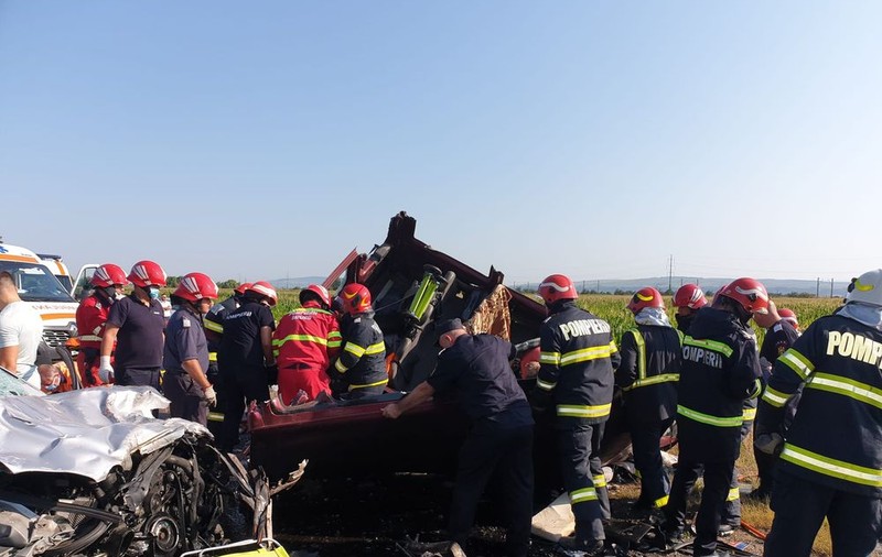 Accident cumplit pe DN 2, în județul Bacău: 7 morți, între care și doi copii. Unul dintre răniți, transportat la București