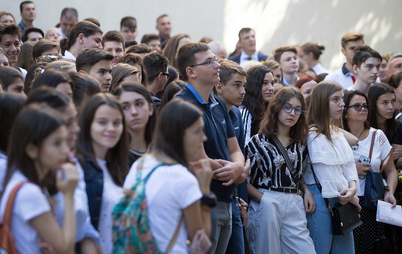 Scandalul PISA a prins Guvernul Orban când tocmai anunțase de o lună desființarea Institutului de Științe ale Educației, care se ocupă de organizarea PISA în România!
