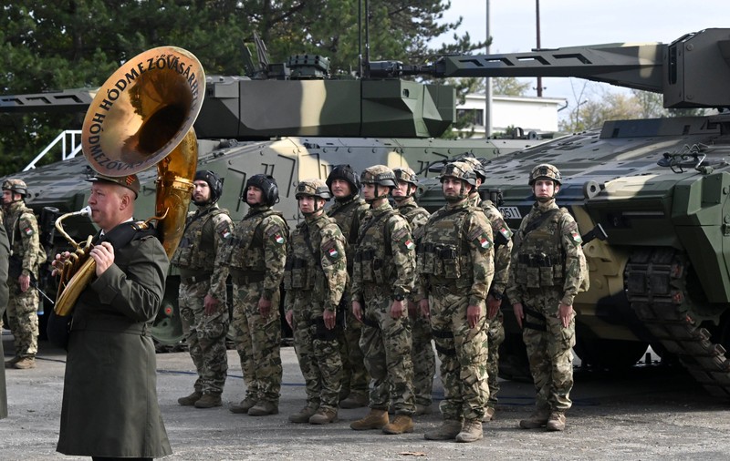 Ungaria începe să-i instruiască militar pe funcționarii publici, pe bază de voluntariat, pentru „întărirea capacităţii de apărare” a țării | VIDEO