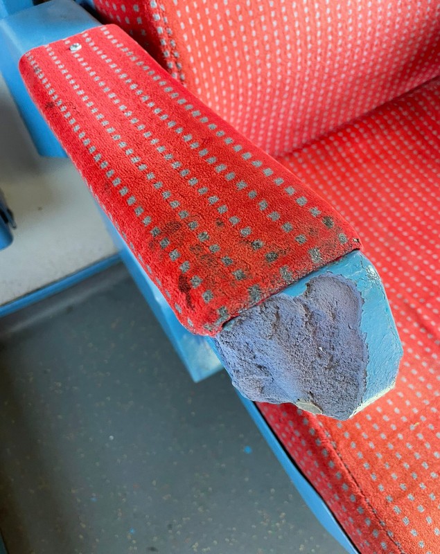 CFR Călători, amendată de ANPC cu 30.000 de lei pentru mizeria din tren. Nouă garnituri de tren au fost scoase din circulație