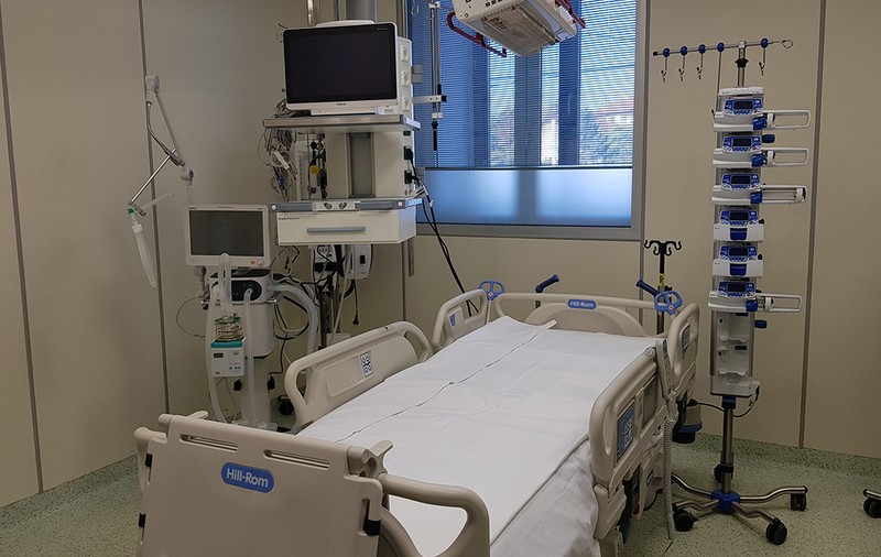 Clinica de Mari Arși din Iași a fost închisă la o săptămână după inaugurarea cu fast. Ar mai putea dura încă o lună până să devină funcțională
