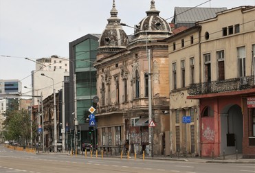 Clădirile abandonate atrag șobolanii chiar și pe bulevardele centrale ale Capitalei