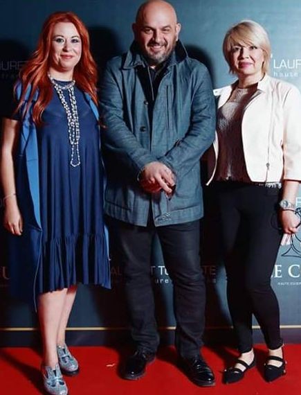 oana Roman și Catinca Roman la inaugurarea unui salon de înfrumusețare