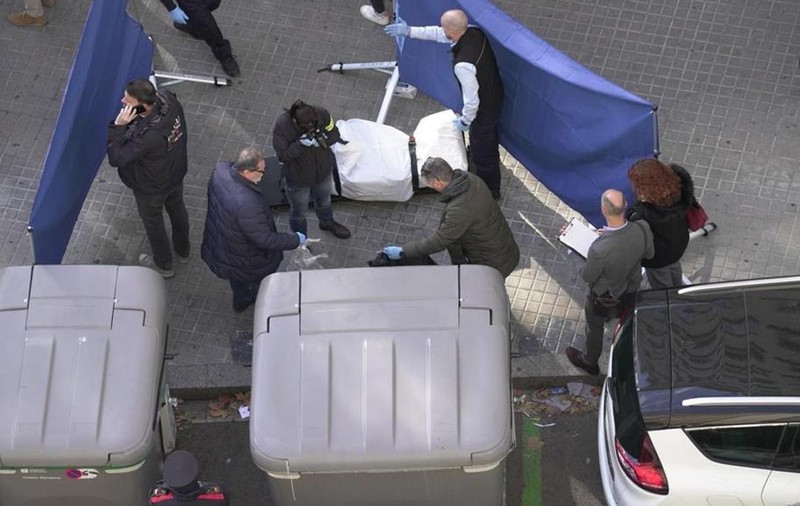 Un român a găsit un corp fără cap, mâini și picioare băgat într-o valiză, la Barcelona