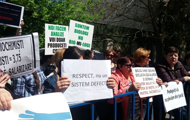 Biologi, chimişti şi biochimişti luptă independent de organizația profesională pentru aceleași drepturi