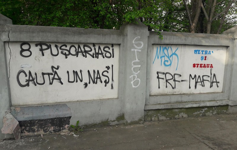 FRF = Mafia! Pereții din jurul sediului FRF sunt plini de mesaje anti-federație care datează de pe vremea lui Mircea Sandu, dar nu le-a șters nimeni! | FOTO