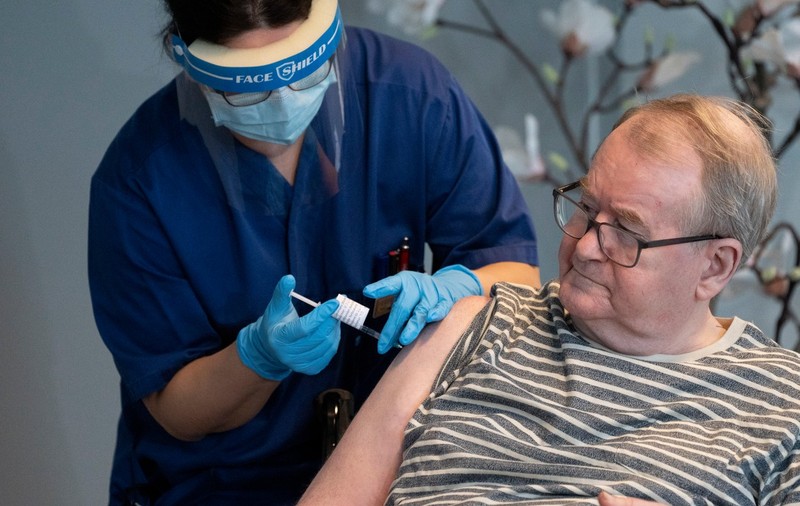 Persoanele dializate, imobilizate sau nedeplasabile vor fi vaccinate în Etapa a II-a