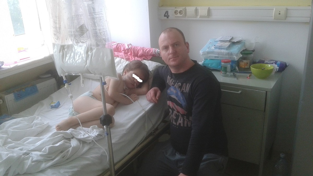 Mama bătăușă, cinci ani de pușcărie Din închisoare, Adela Viorica Oniga, cea care și-a maltratat feița de numai patru ani, va trebui să plătească despăgubiri spitalelor și cheltuieli de judecată în valoare de aproape 30.000 de lei