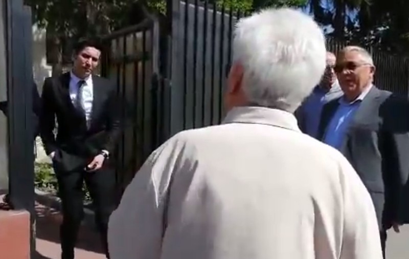 VIDEO | Claudiu Manda s-a certat cu o alegătoare în vârstă: „Obraznicule, puteam să-ți fiu bunică!”