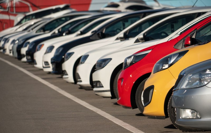 Greenpeace: Marii producători auto emit anual 74 de milioane de tone de dioxid de carbon. „Ne împing către o catastrofă climatică”