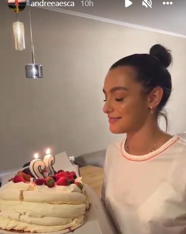 Alexia Eram a împlinit 22 de ani. Ce surpriză i-a făcut Andreea Esca la miezul nopții: „Ea trebuie să știe că e iubită”