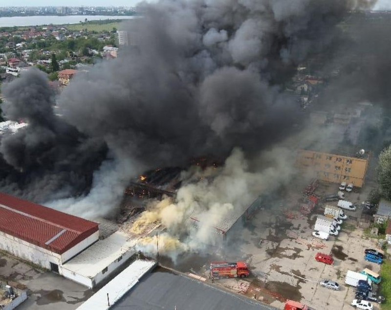Incendiu în București. RO-alert pentru oamenii care locuiesc în zona Giulești | VIDEO