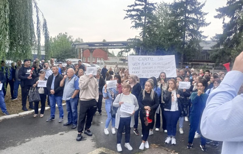Grevă spontană la Carfil Brașov. „Azi plătim restanțele, dar lichidarea va întârzia”, spune directorul fabricii. Ce salariu are un angajat al uzinei care face drone militare