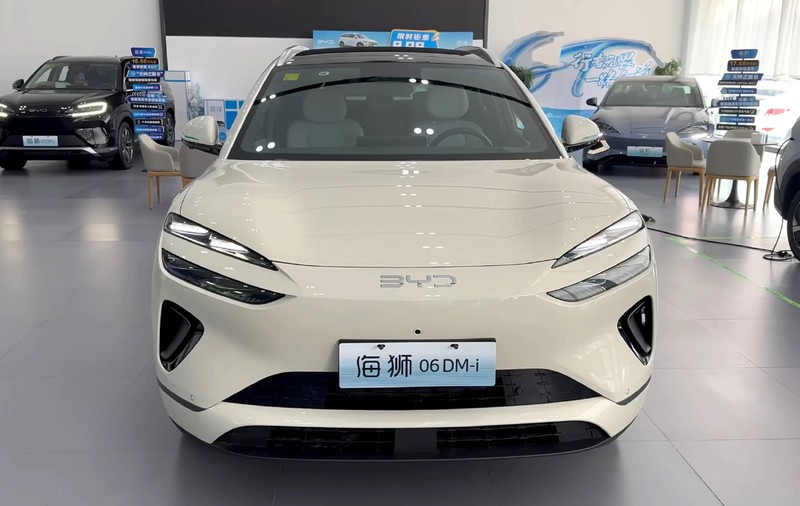 Mașina cu 1.845 km autonomie și un consum de 3,3 l la 100 kilometri se vinde în China. BYD Sealion 06 DM-i costă 20.226 de euro