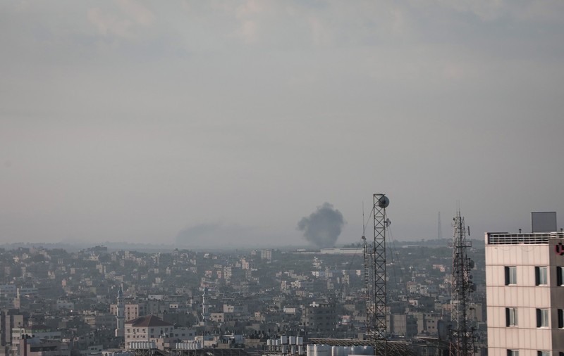 Povestea tatălui israelian care a mers dintr-un oraș în altul, cu soldații, ca să-și salveze fiul și nepoatele, atacându-i pe cei din Hamas