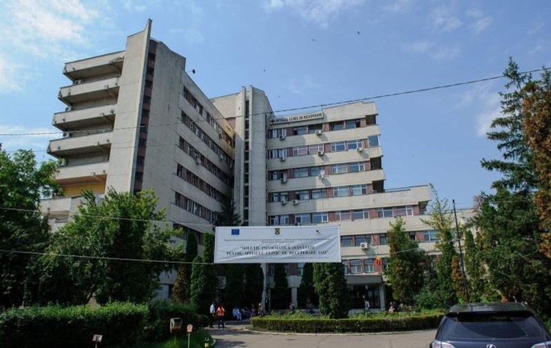 O femeie a murit în fața Spitalului de Recuperare din Iași. Moartea suspectă este anchetată