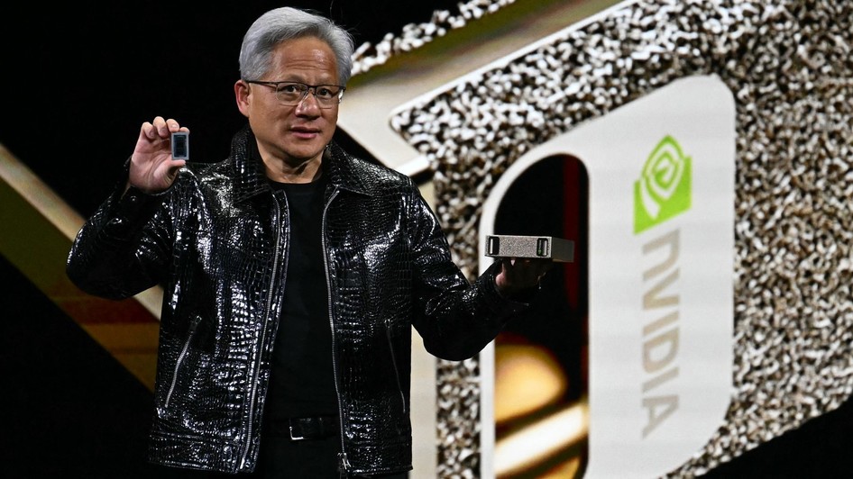 Jensen Huang, șeful Nvidia, cu geacă de piele neagră