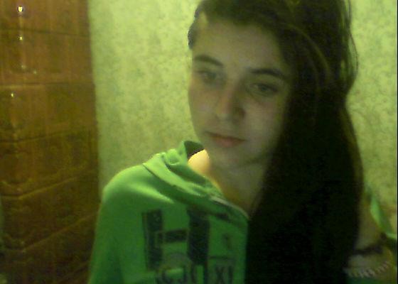 Mihaela Miloiu, în martie 2013, cu câteva luni înainte să devină victimă a traficului de minori (sursa: facebook.com/gabryela.miloiu)